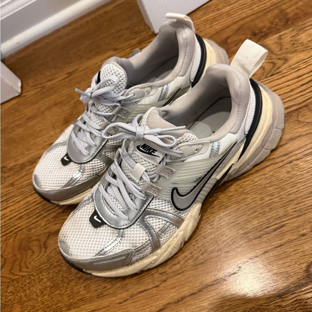 Nike Zoom Vomero 5 White and Gray Athletic Shoes